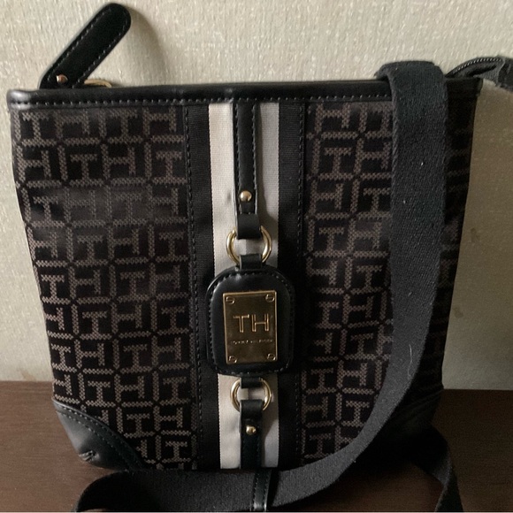 Tommy Hilfiger Handbags - Tommy Hilfiger Crossbody bag!